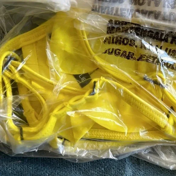 Kendall & Kylie Swimsuit Top NWT Size Small - Picture 4 of 4